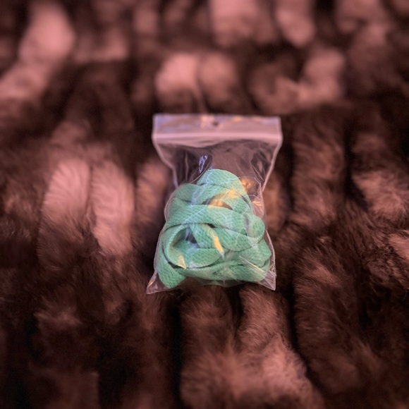 AirJordan 1 Low GS Dark Beetroot with Roma Green Shoes - Picture 2 of 6